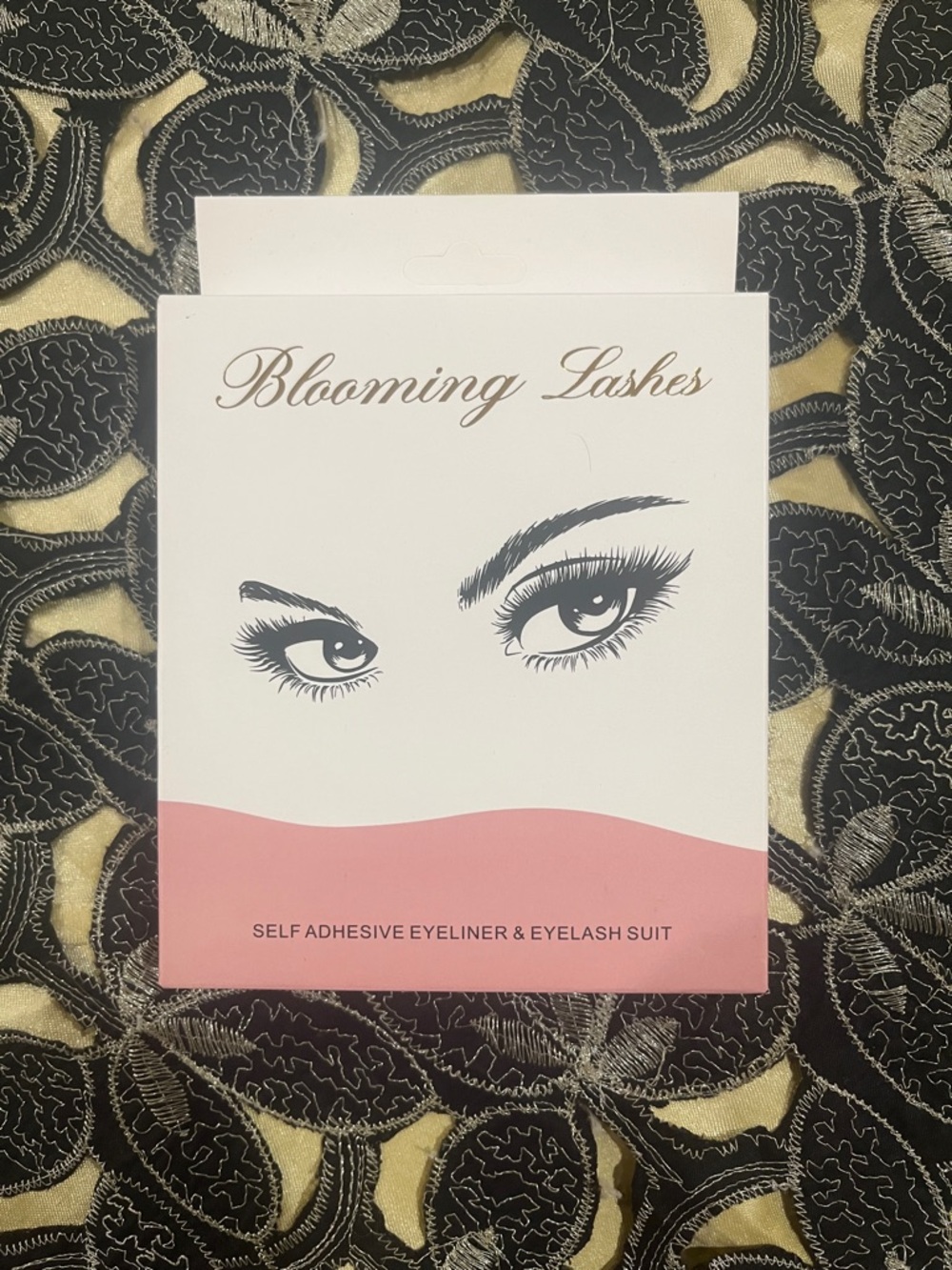 Blooming Lashes Self Adhesive Eyeliner & Eyelash Suit